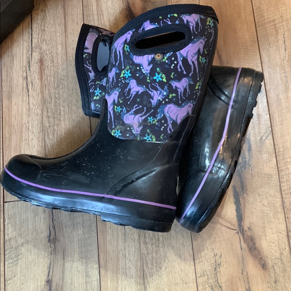 BOGS Unicorn 🦄 Kids Black and Purple waterproof Boots size 4 kids